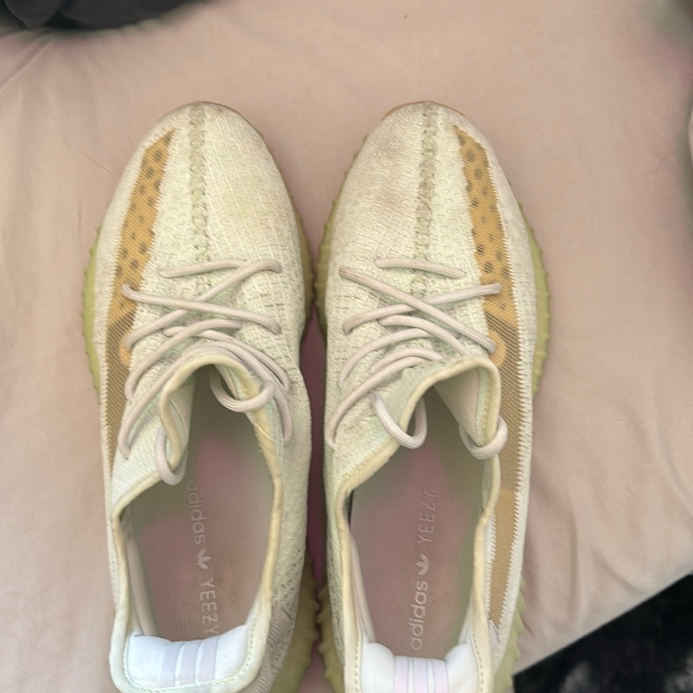 Yeezy 350 V2 hyperspace